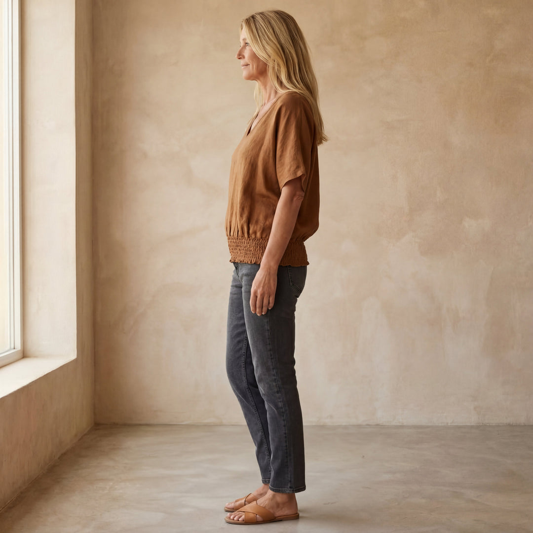 BOMIA - Comfortable Waisted T-shirt with V-neckline