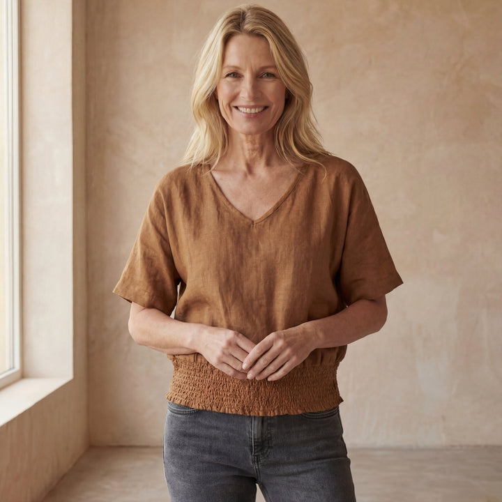 BOMIA - Comfortable Waisted T-shirt with V-neckline