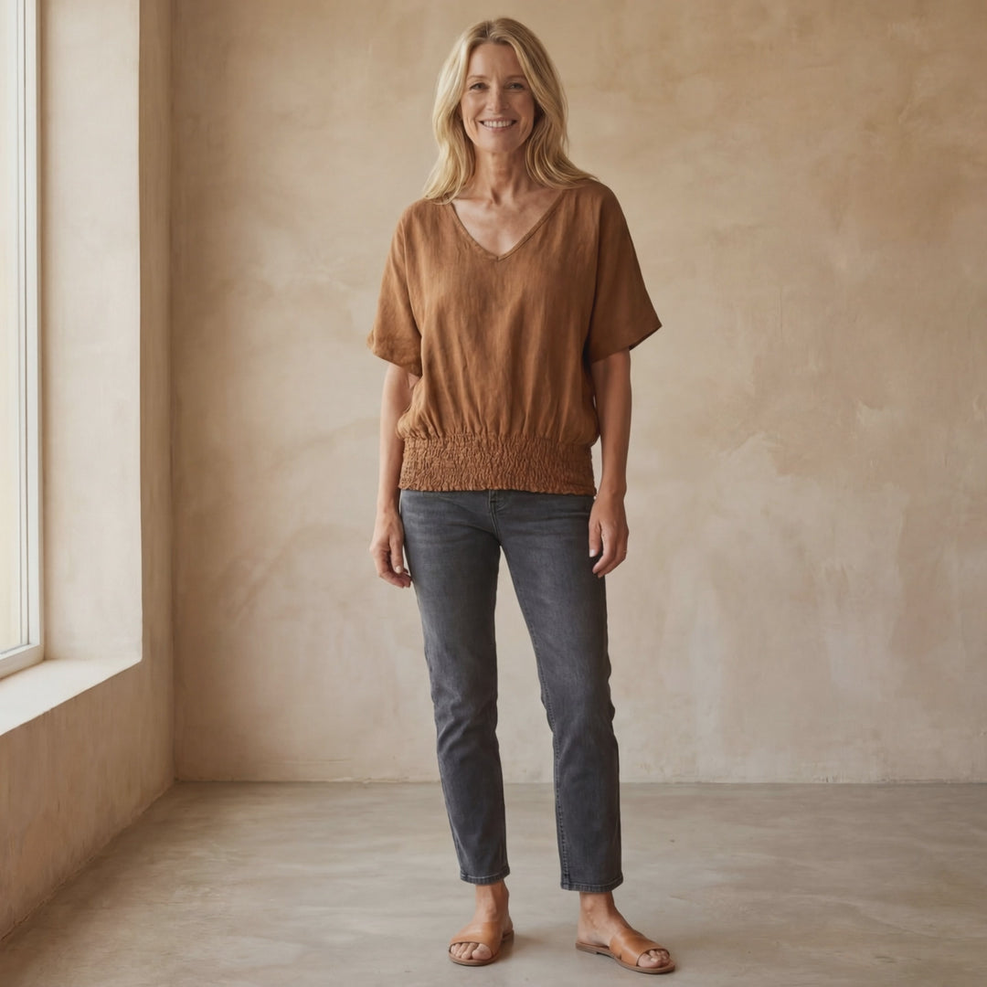 BOMIA - Comfortable Waisted T-shirt with V-neckline